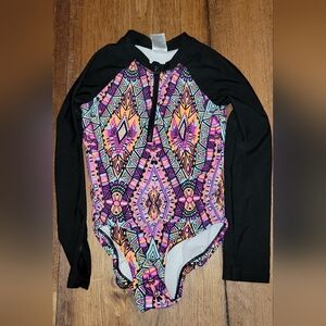 Lot of 6 bathing suits and 1 swim short (6 girls